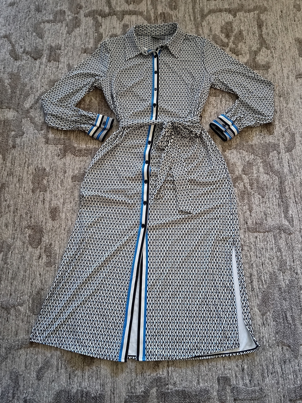 Business Casual Black & White Geometric Long-Sleeve Shirt Dress with Blue Trim